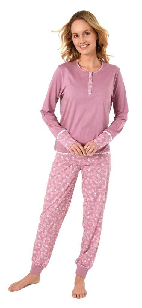 Pyjamas und Unterwäsche für Damen .